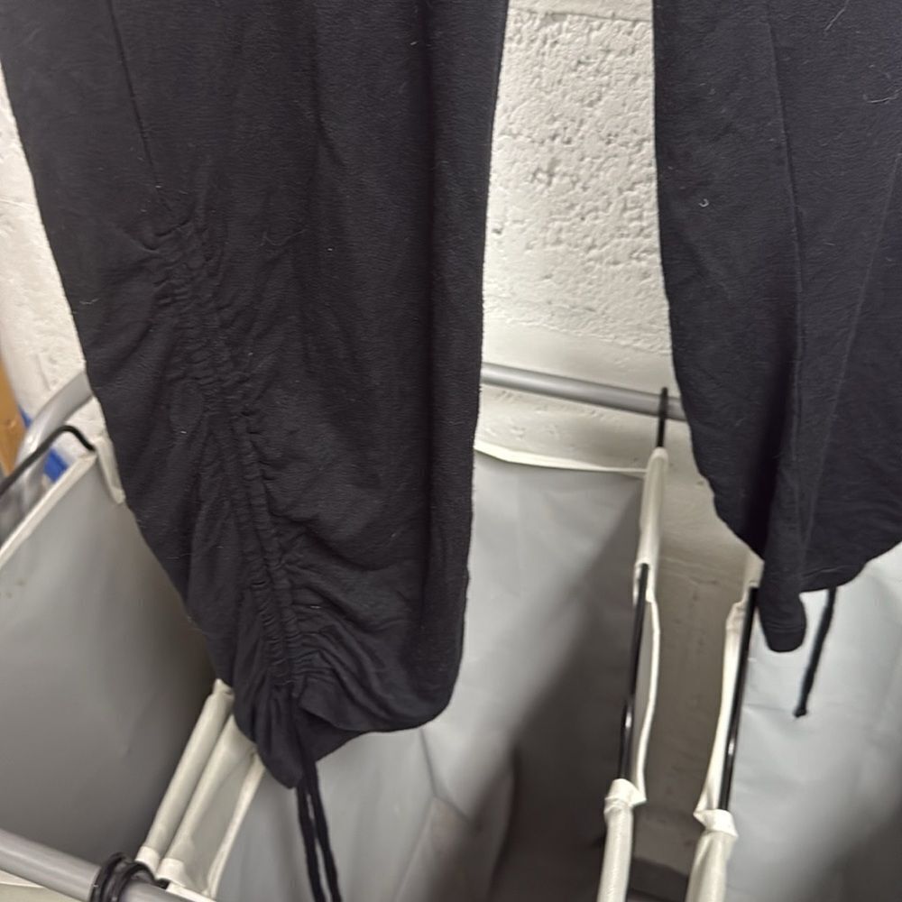 TRASK - Womens Black Jogger Pants - Scrunched Bottom - Like New - Medium - Picture 2 of 4